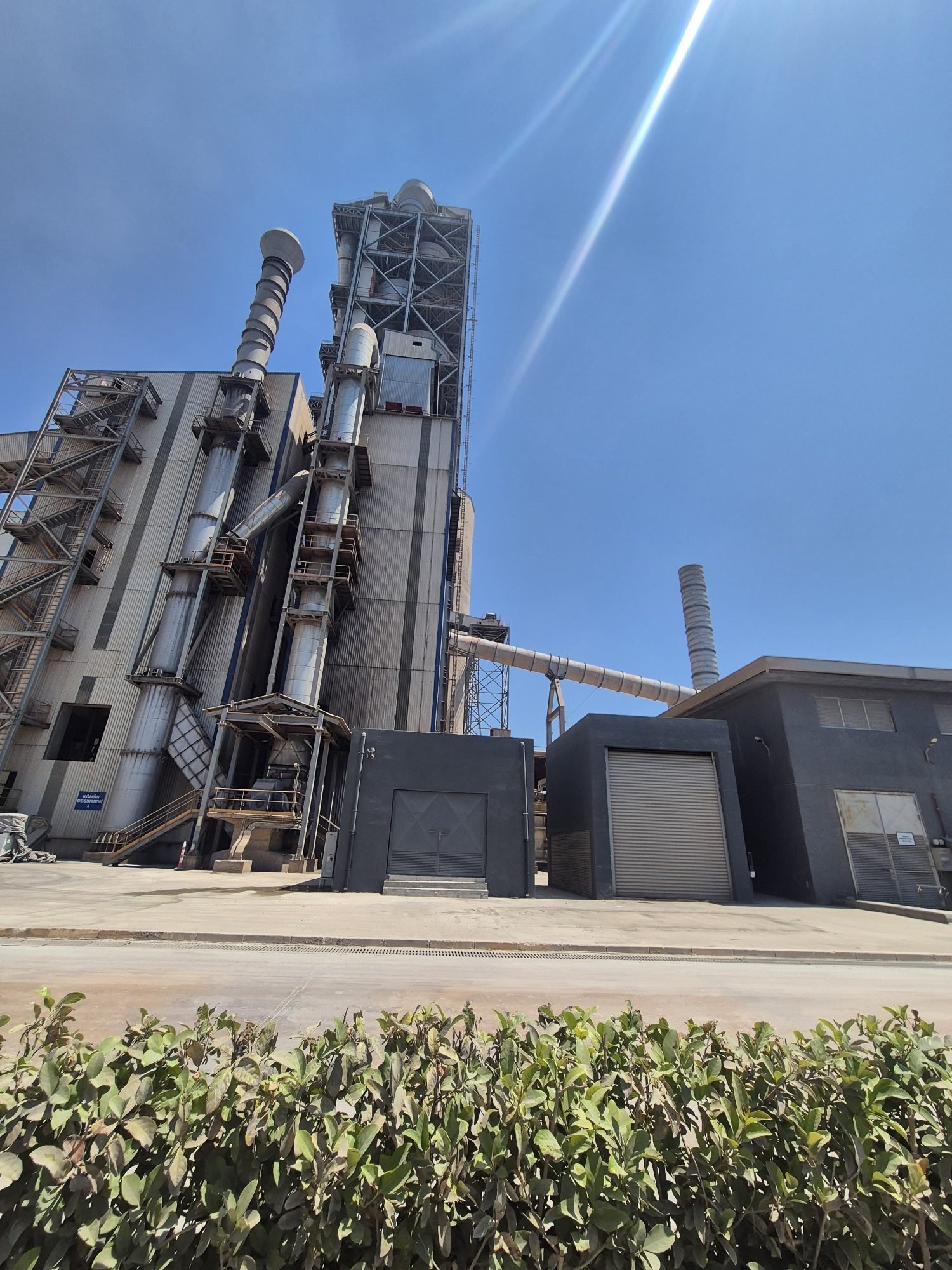 Mecon Mühendislik/Medcem – CO₂ Tank Binası
